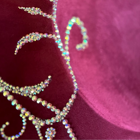 NWT Rodeo Queen Burgundy Suede Swarovski Crystals Cowboy Hat - Picture 6 of 6